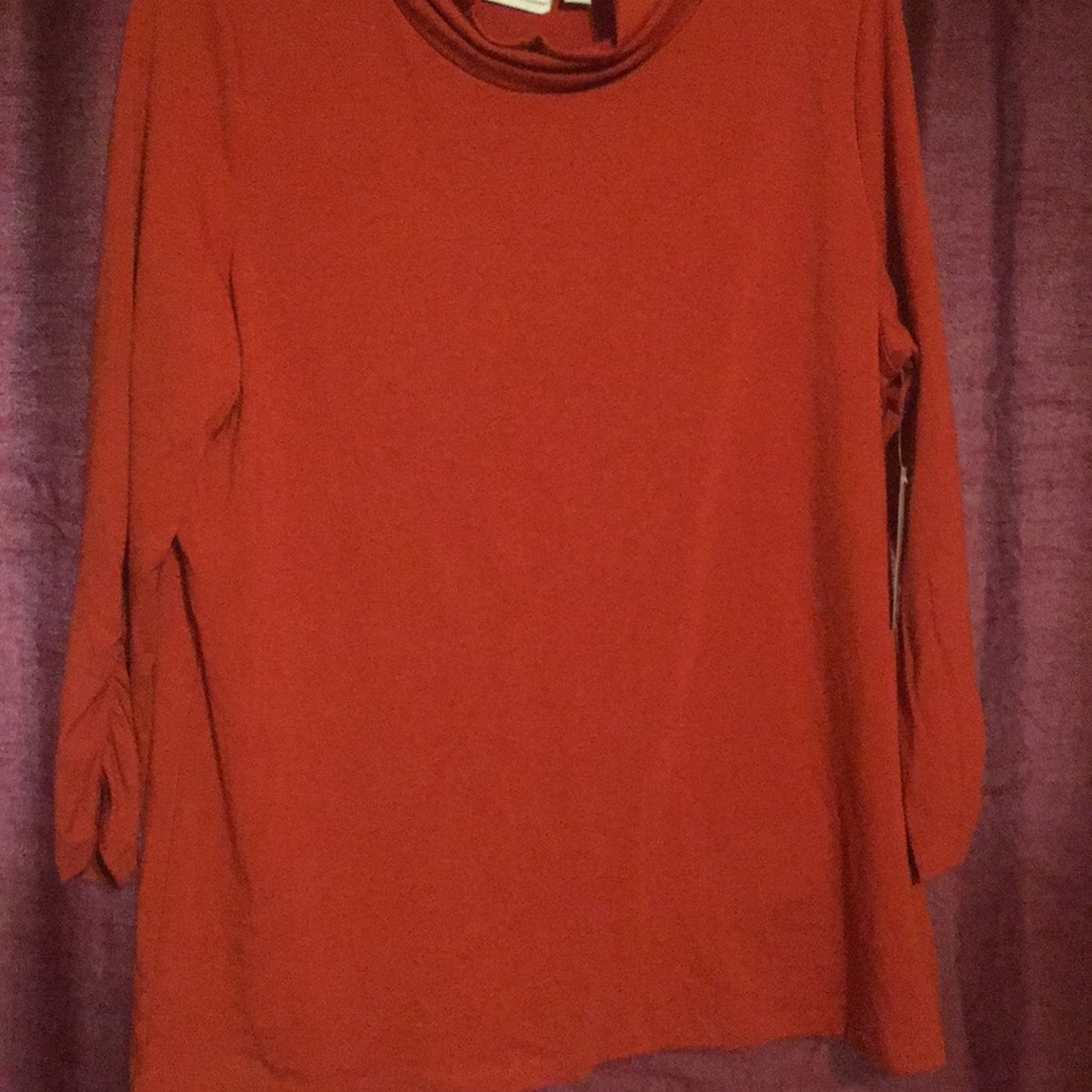 Quarter sleeve top